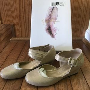 Jessica Simpson Girls 4 Wedge goldish shoes